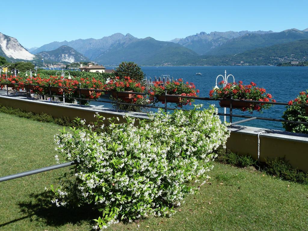 Hotel Residence La Luna Nel Porto Stresa Exterior photo